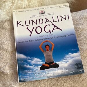 Kundalini Yoga as taught by Yogi Bhajan — illustrated book